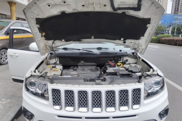 Used Jeep Compass 2013 2.4L four-wheel drive luxury version Engine Bay