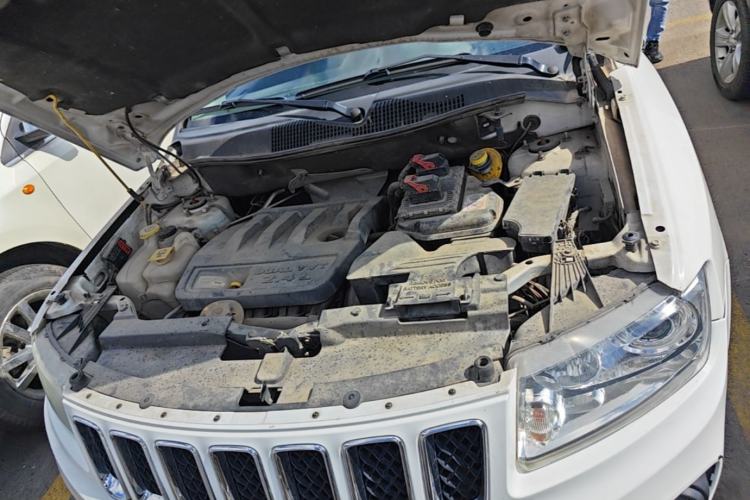 Used Jeep Compass 2013 2.4L four-wheel drive urban version Engine Bay