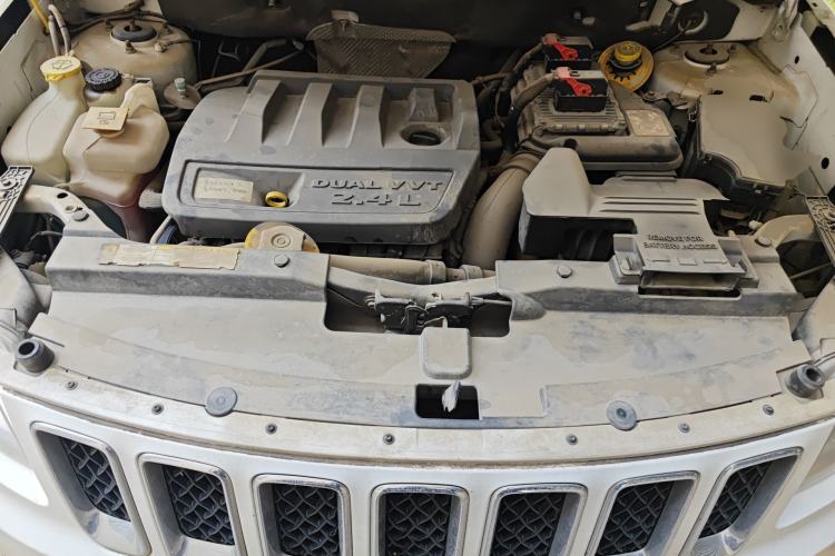 Used Jeep Compass 2013 2.4L four-wheel drive urban version Engine Bay