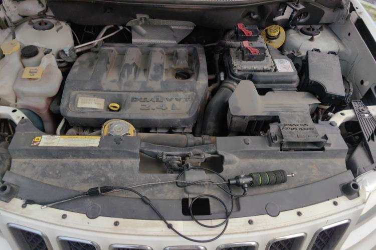 Used Jeep Compass 2013 2.4L four-wheel drive luxury version Engine Bay