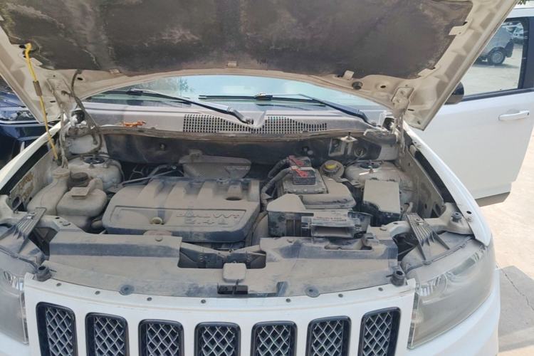 Used Jeep Compass 2013 2.4L four-wheel-drive sport version Engine Bay