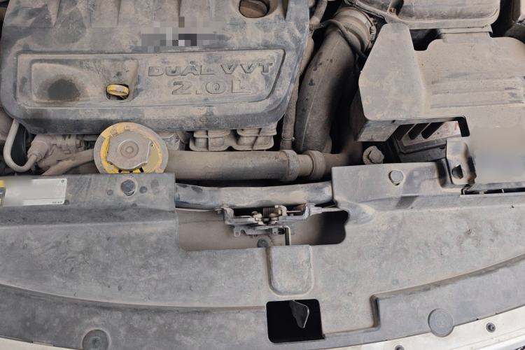 Used Jeep Compass 2013 2.0L two-wheel drive sport version Engine Bay