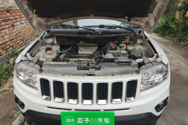 Used Jeep Compass 2013 2.0L two-wheel drive sport version Engine Bay