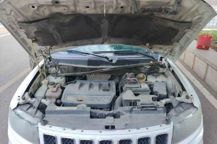 Used Jeep Compass 2013 2.4L four-wheel-drive sport version Engine Bay