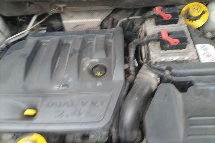 Used Jeep Compass 2013 2.4L four-wheel-drive sport version Engine Bay