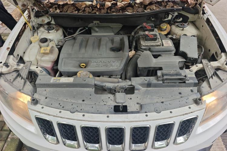 Used Jeep Compass 2013 2.4L four-wheel-drive sport version Engine Bay