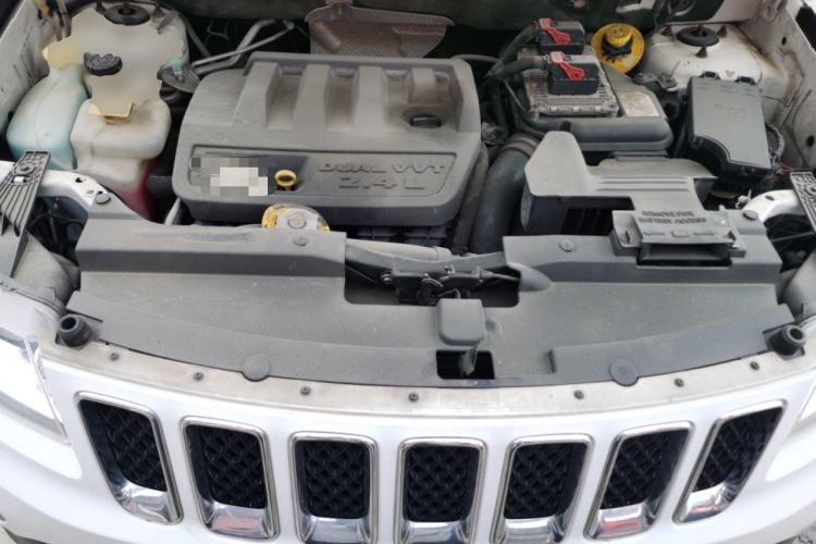 Used Jeep Compass 2013 2.4L four-wheel-drive sport version Engine Bay