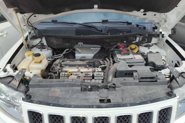 Used Jeep Compass 2013 2.0L two-wheel drive luxury version Engine Bay