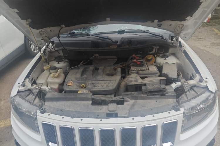 Used Jeep Compass 2013 2.4L four-wheel-drive sport version Engine Bay