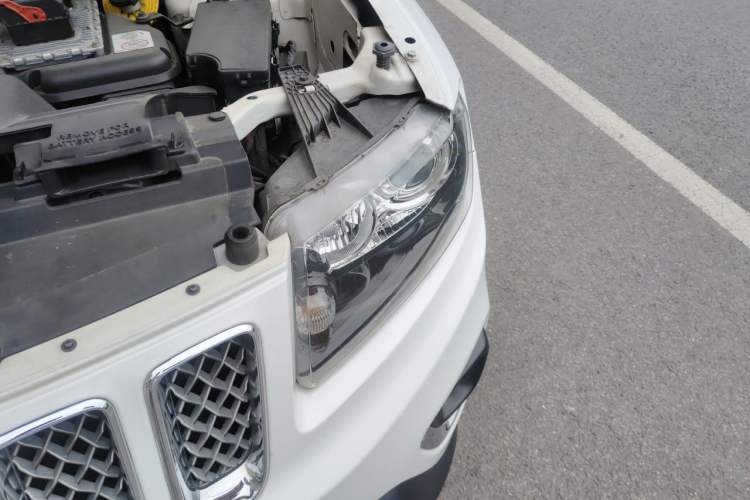 Used Jeep Compass 2013 2.4L four-wheel drive luxury version Engine Bay Left