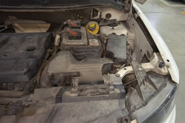 Used Jeep Compass 2013 2.0L two-wheel drive sport version Engine Bay Left