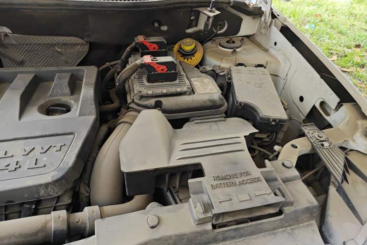 Used Jeep Compass 2013 2.4L four-wheel drive urban version Engine Bay Left