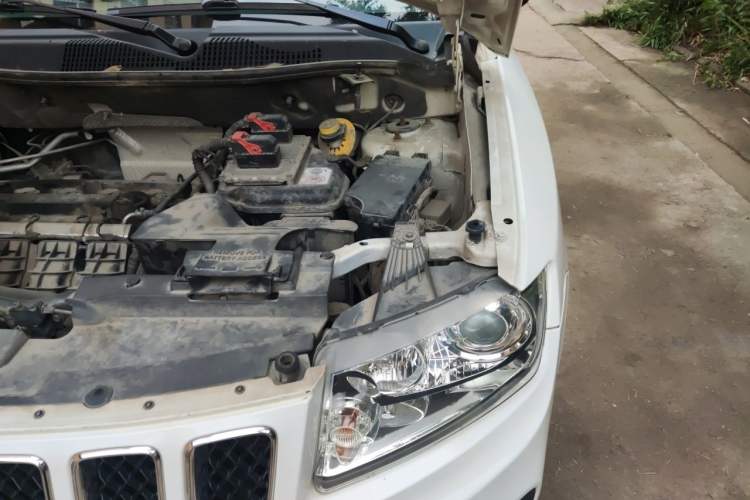 Used Jeep Compass 2013 2.0L two-wheel drive sport version Engine Bay Left