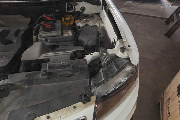 Used Jeep Compass 2013 2.0L two-wheel drive sport version Engine Bay Left