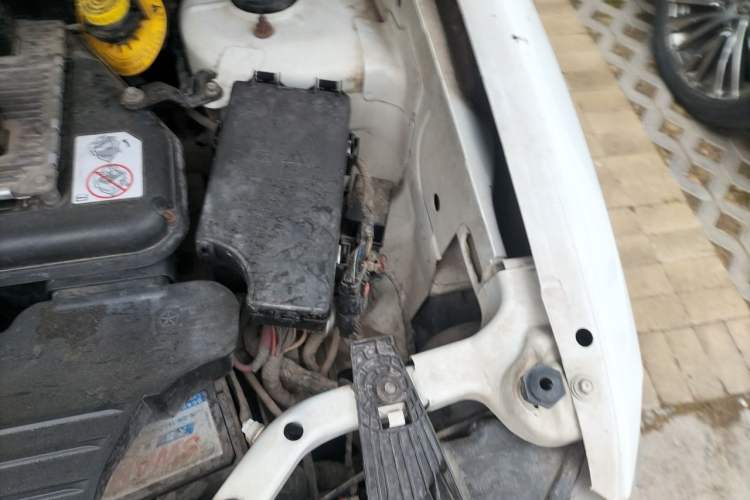 Used Jeep Compass 2013 2.4L four-wheel-drive sport version Engine Bay Left