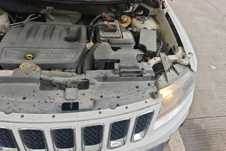 Used Jeep Compass 2013 2.4L four-wheel-drive sport version Engine Bay Left