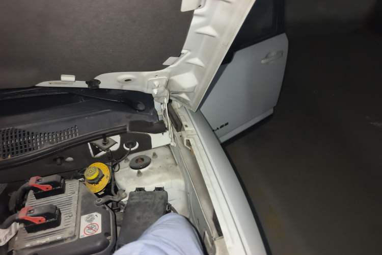 Used Jeep Compass 2013 2.0L two-wheel drive sport version Engine Bay Left