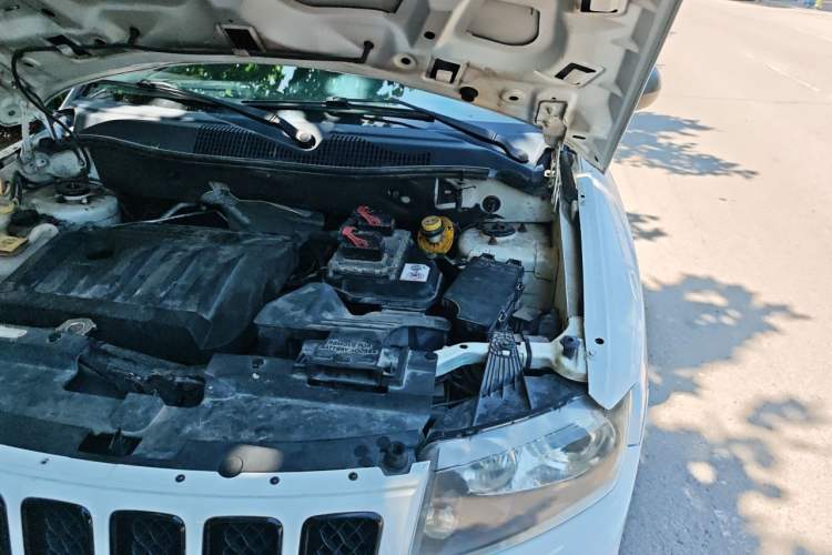 Used Jeep Compass 2013 2.4L Four-wheel Drive Black Edition with Navigation Engine Bay Left