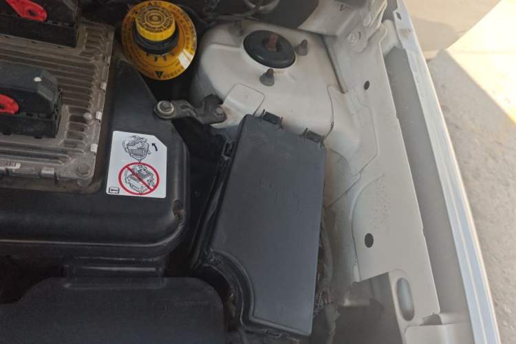 Used Jeep Compass 2013 2.4L four-wheel-drive sport version Engine Bay Left