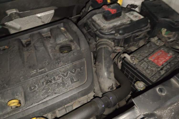 Used Jeep Compass 2013 2.4L four-wheel-drive sport version Engine Bay Left