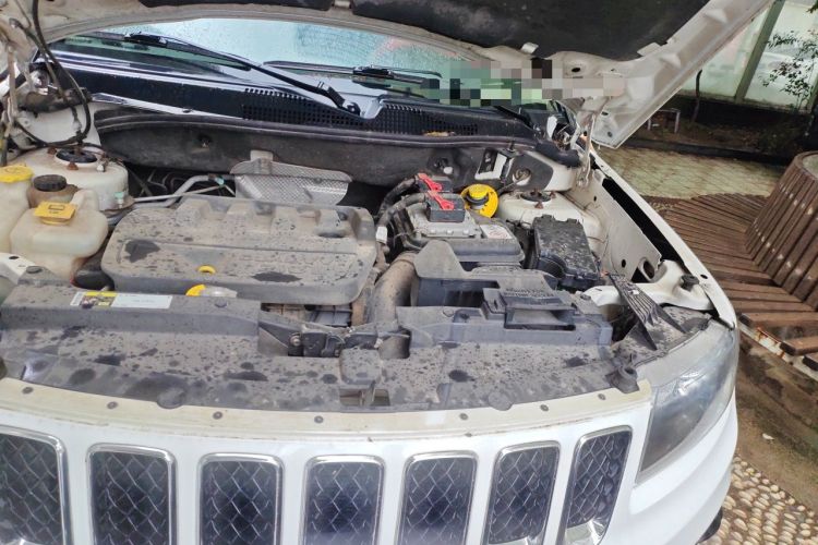 Used Jeep Compass 2013 2.0L two-wheel drive sport version Engine Bay Left