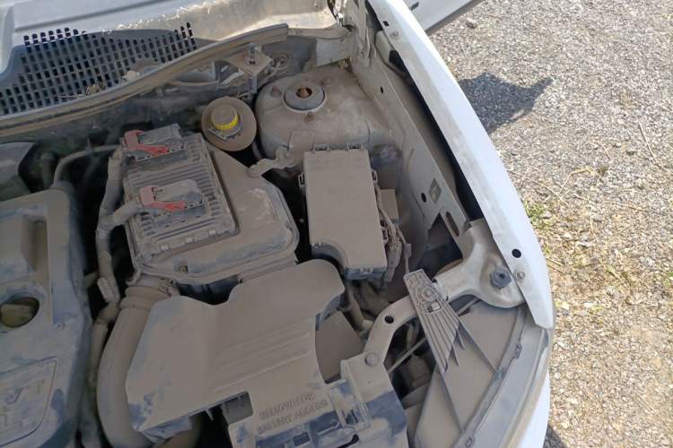 Used Jeep Compass 2013 2.4L four-wheel-drive sport version Engine Bay Left
