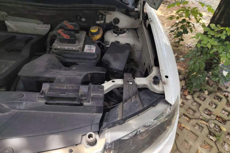 Used Jeep Compass 2013 2.0L two-wheel drive sport version Engine Bay Left