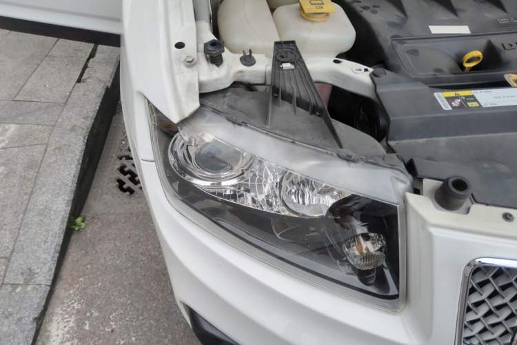 Used Jeep Compass 2013 2.4L four-wheel drive luxury version Engine Bay Right