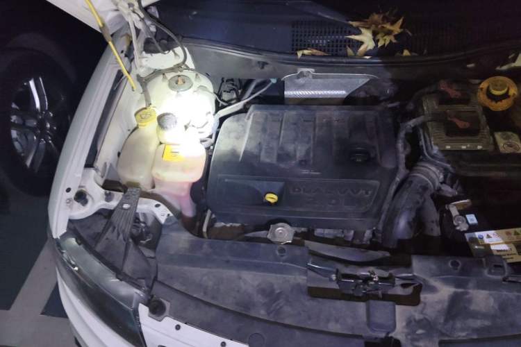Used Jeep Compass 2013 2.0L two-wheel drive luxury version Engine Bay Right