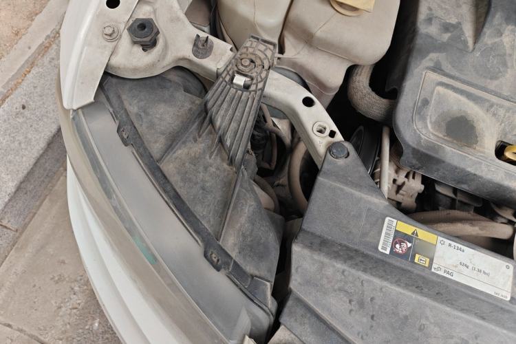 Used Jeep Compass 2013 2.0L two-wheel drive sport version Engine Bay Right