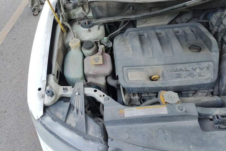Used Jeep Compass 2013 2.4L four-wheel-drive sport version Engine Bay Right