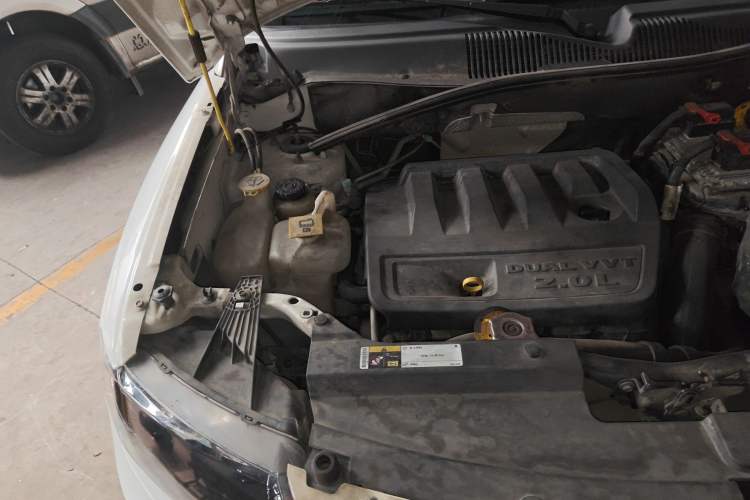 Used Jeep Compass 2013 2.0L two-wheel drive sport version Engine Bay Right