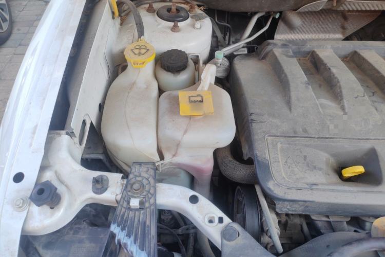 Used Jeep Compass 2013 2.4L four-wheel-drive sport version Engine Bay Right