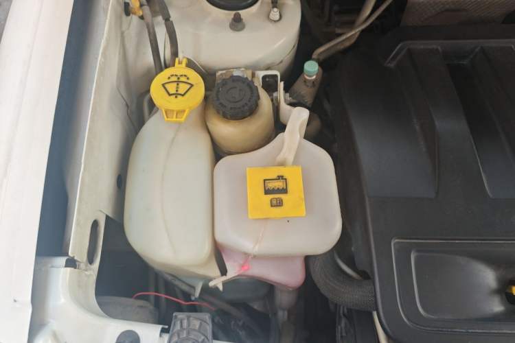 Used Jeep Compass 2013 2.4L four-wheel-drive sport version Engine Bay Right