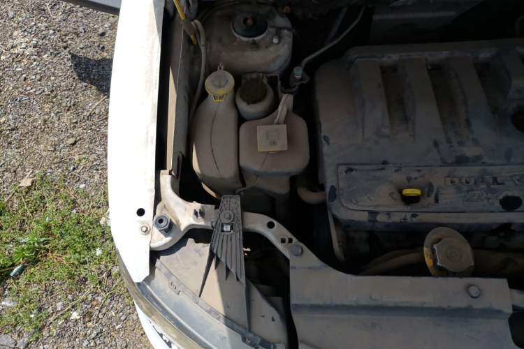 Used Jeep Compass 2013 2.4L four-wheel-drive sport version Engine Bay Right
