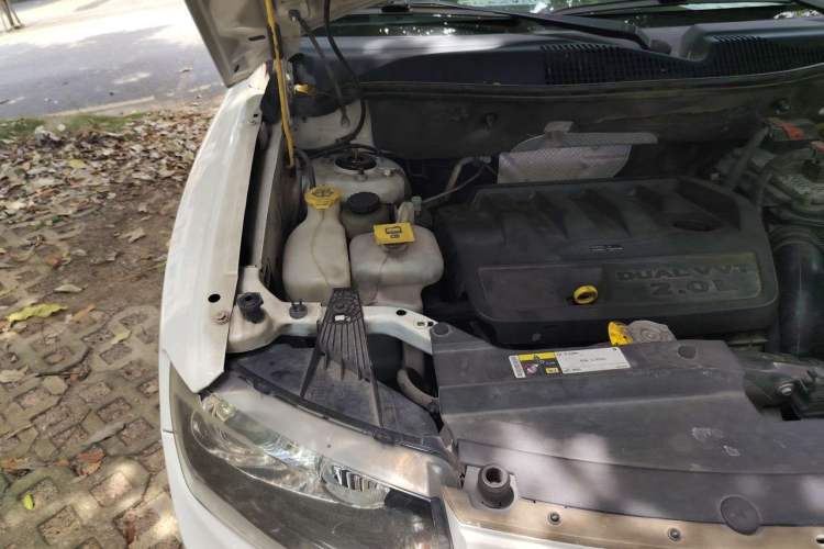 Used Jeep Compass 2013 2.0L two-wheel drive sport version Engine Bay Right