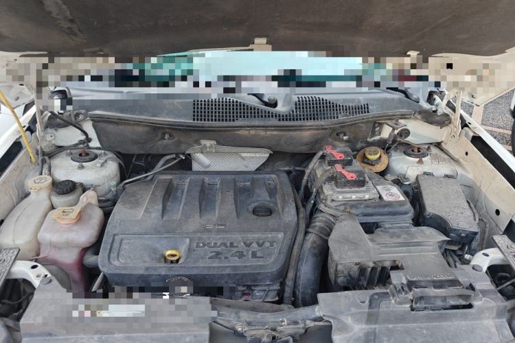 Used Jeep Compass 2013 2.0L two-wheel drive sport version Engine Bay