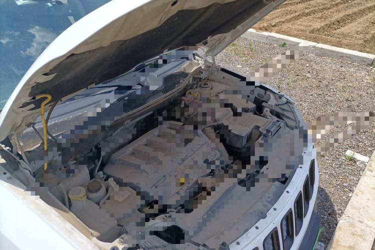 Used Jeep Compass 2013 2.4L four-wheel-drive sport version Engine Bay
