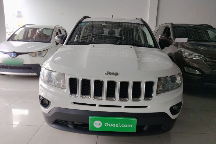 Used Jeep Compass 2013 2.4L four-wheel-drive sport version Front