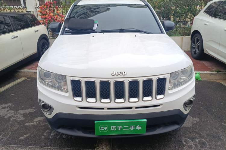 Used Jeep Compass 2013 2.4L four-wheel-drive sport version Front