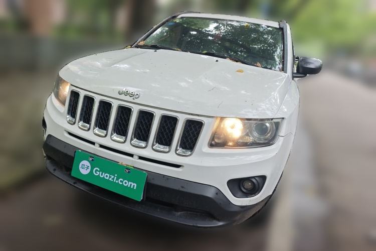 Used Jeep Compass 2013 2.4L four-wheel-drive sport version Front