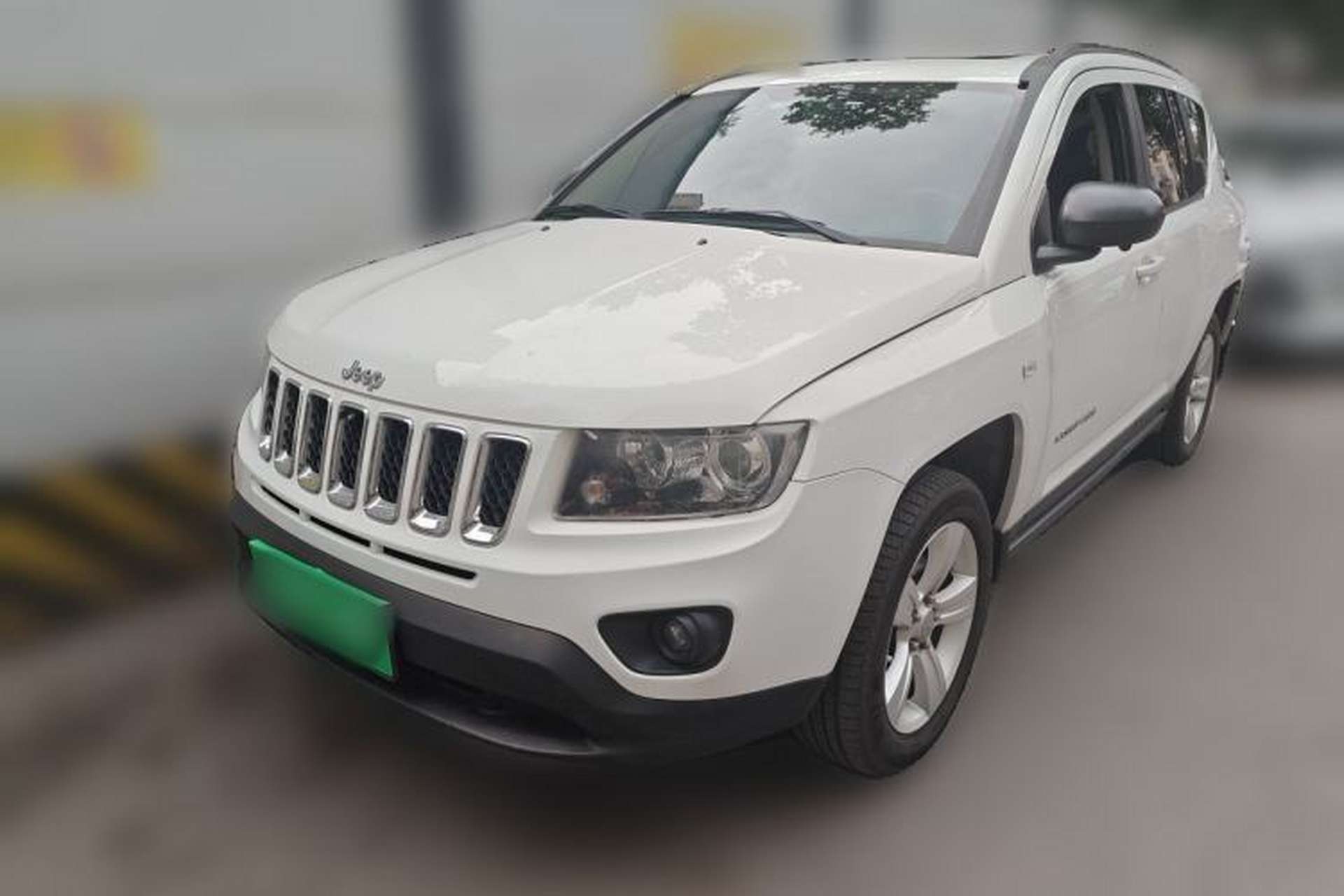 Used Jeep Compass 2013 2.4L four-wheel-drive sport version Front Left 45 Deg