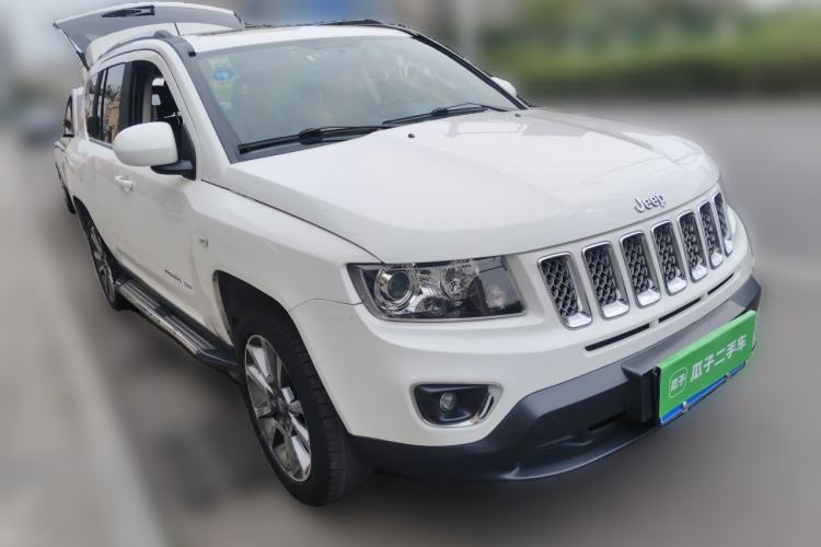Used Jeep Compass 2013 2.4L four-wheel drive luxury version Front Right 45 Deg
