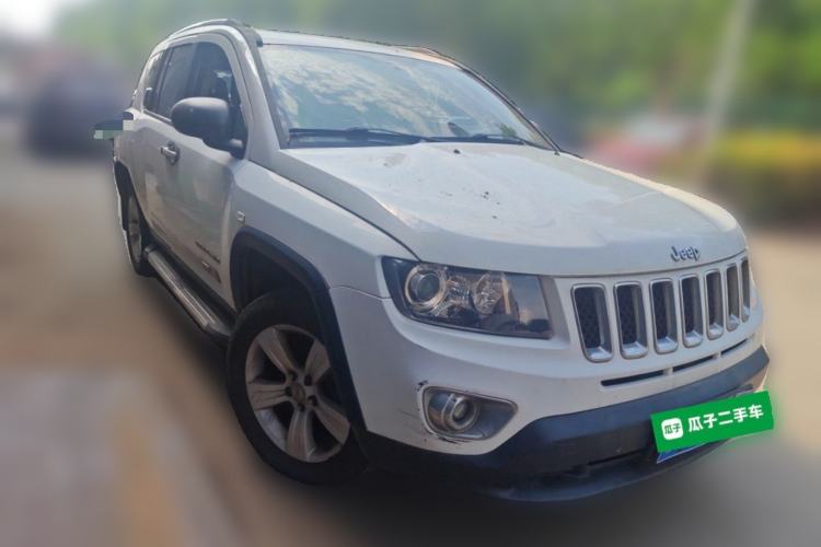 Used Jeep Compass 2013 2.0L two-wheel drive sport version Front Right 45 Deg