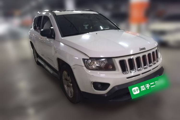 Used Jeep Compass 2013 2.0L two-wheel drive sport version Front Right 45 Deg