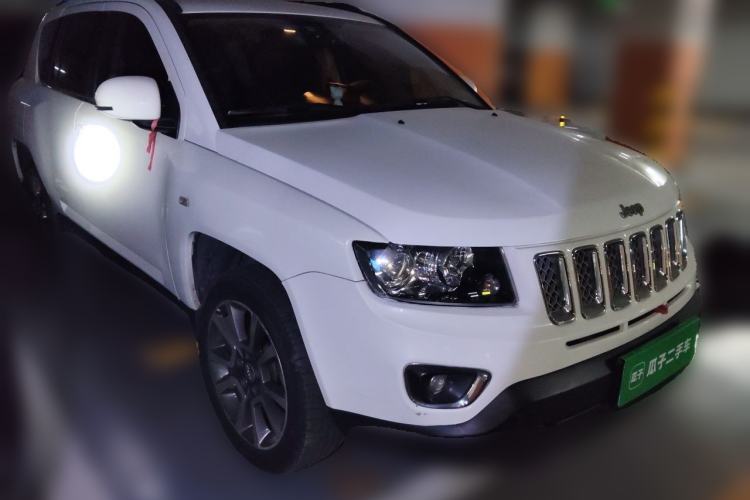 Used Jeep Compass 2013 2.0L two-wheel drive luxury version Front Right 45 Deg