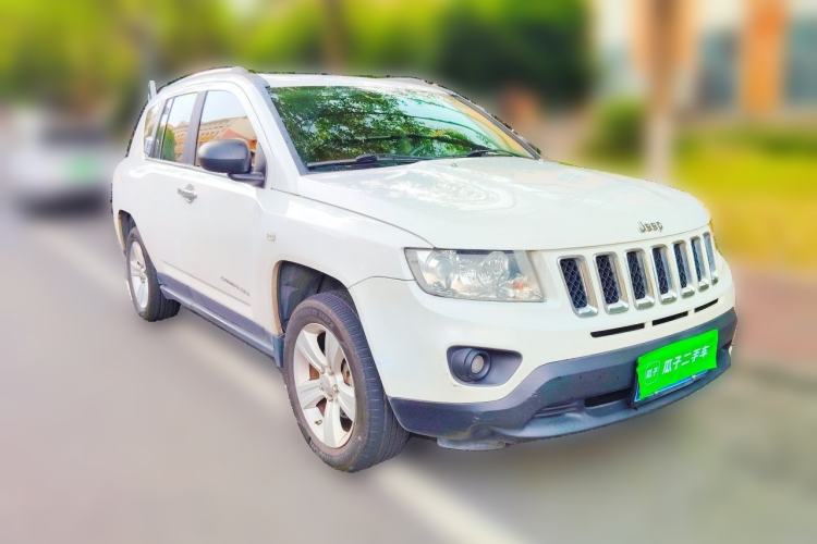 Used Jeep Compass 2013 2.4L four-wheel-drive sport version Front Right 45 Deg