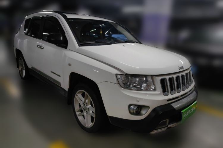 Used Jeep Compass 2013 2.4L four-wheel drive luxury version Front Right 45 Deg