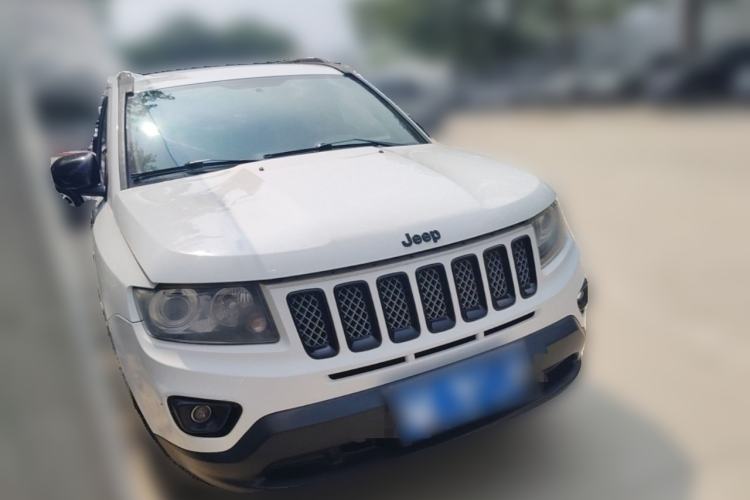 Used Jeep Compass 2013 2.4L four-wheel-drive sport version Front Right 45 Deg