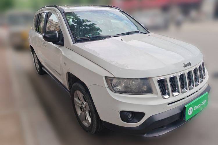 Used Jeep Compass 2013 2.0L two-wheel drive sport version Front Right 45 Deg